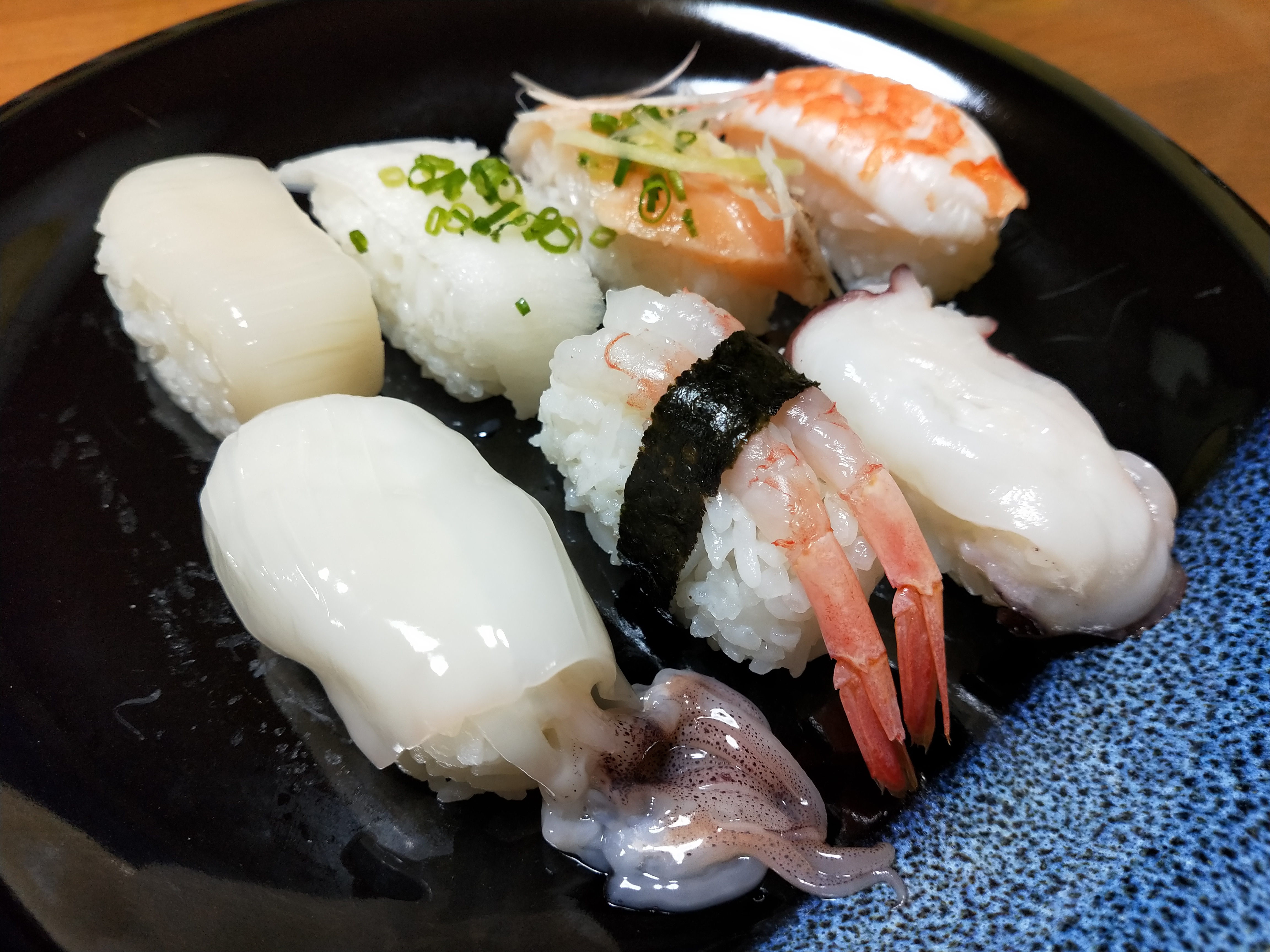 寿司と和菓子を撮影