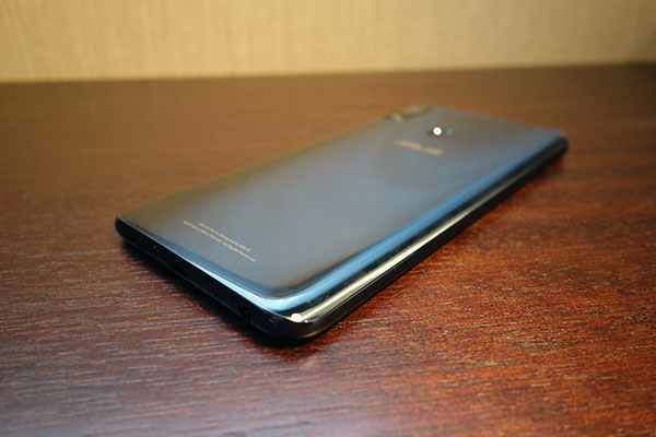 ZenFone Max Pro (M2)の外観・デザイン