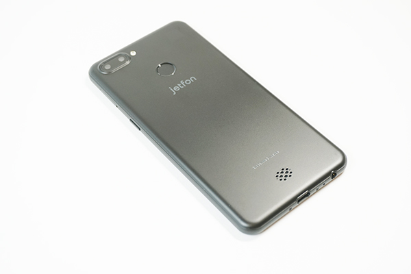 jetfon P6 レビュー/jetfon P6の背面には指紋認証センサー、スピーカー