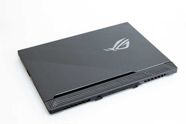 ASUS ROG Strix SCAR IIIの上部