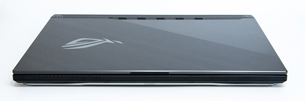 ASUS ROG Strix SCAR IIIの正面