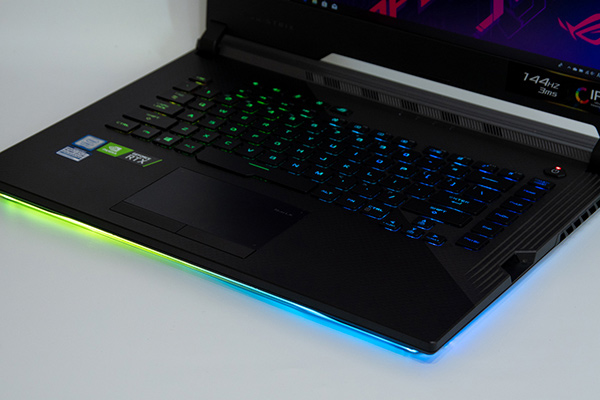 ASUS ROG Strix SCAR IIIのイルミネーション
