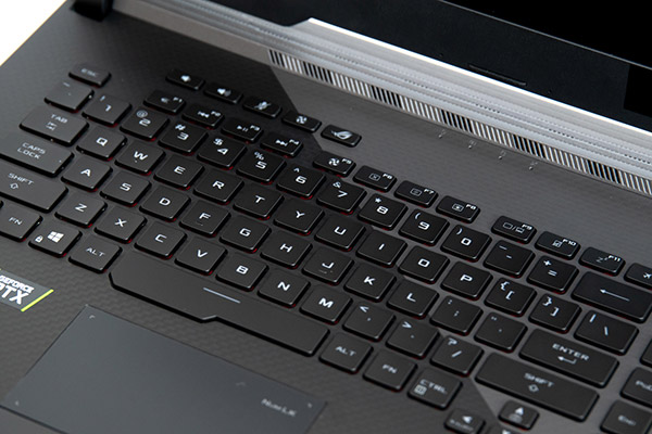 ASUS ROG Strix SCAR IIIのキーボード