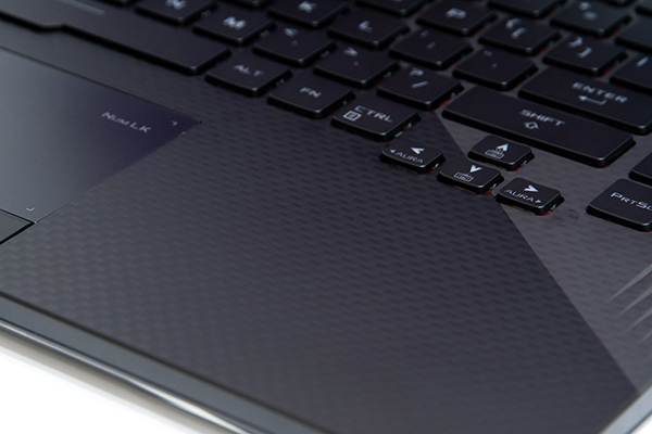 ASUS ROG Strix SCAR IIIのパームレスト