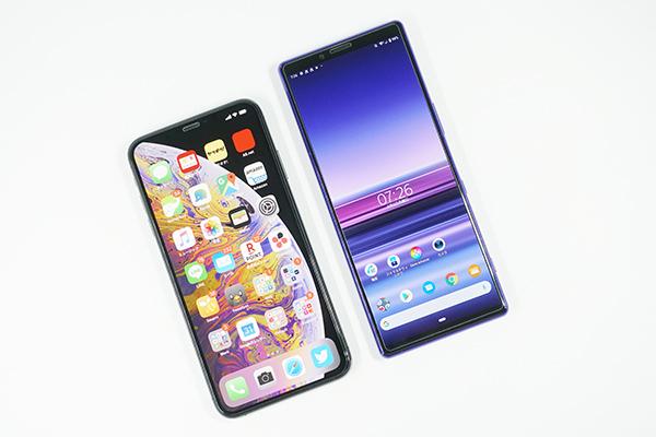 iPhone XS MaxとXperia 1のディスプレイ比較