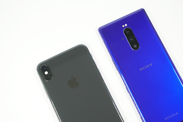 iPhone XSとXperia 1のカメラ部分