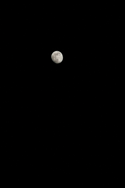 P30 Pro 通常ズームで撮影した月の写真