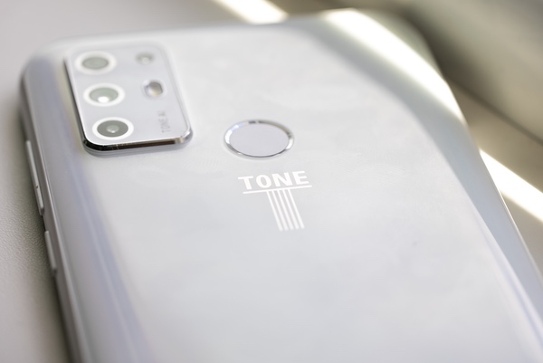 トーンモバイルの Tone E21 は子供にもシニアにもおすすめ 独自機能を徹底レビュー モバレコ 格安sim スマホ の総合通販サイト