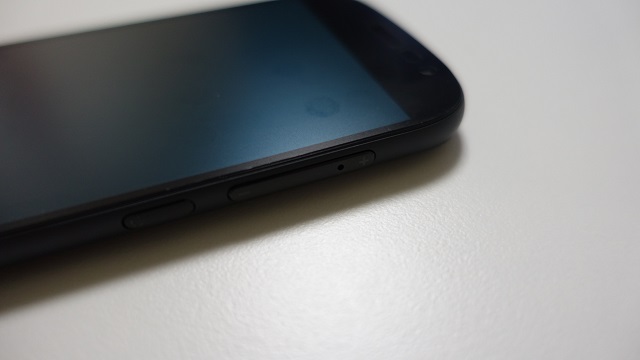 ボリュームボタンと電源ボタン