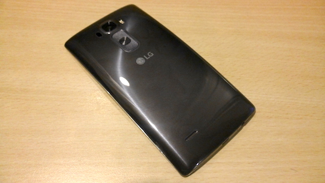 LG G Flex 2の背面