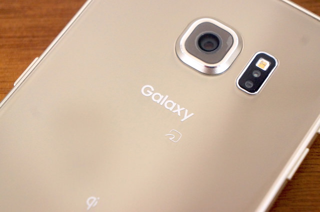 Galaxy S6 edgeのロゴは小文字の「Galaxy」に