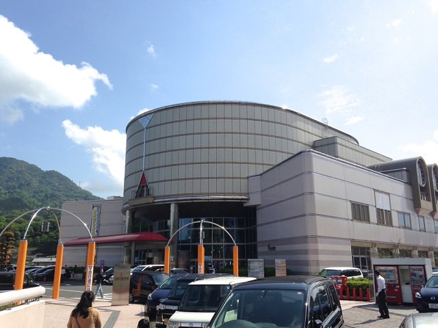 広島市交通科学館は、市内を走るアストラムラインの長楽寺駅の目の前にあり広島市中心部からのアクセスも良好。