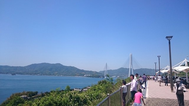 西瀬戸しまなみ海道のちょうど中間地点にある生口島にある瀬戸田パーキングエリアは多々羅大橋を望む絶景ポイントのひとつ。