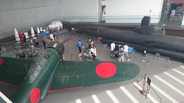 零戦や魚雷などのレプリカも展示されている。