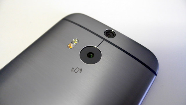HTC One M8のカメラ。前作はデュアルカメラだった