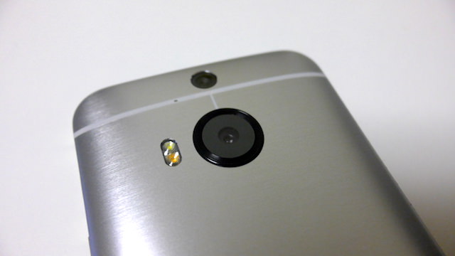 HTC One M9では廃止されたデュアルカメラを搭載