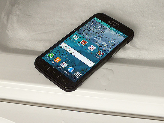 そのまま冷凍庫にGALAXY S5 ACTIVEを入れる。もちろん電源はオンにしたまま