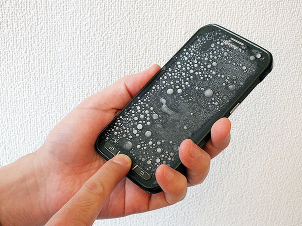 ホームボタンを押したが、まったく反応しない! これはやばい。とうとう逝ってしまったのか !?
