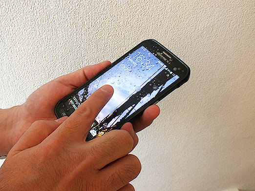 何度もホームボタンを押していたら、何事もなかったかのようにスリープから復帰しました。さすがGALAXY S5 ACTIVEだ。