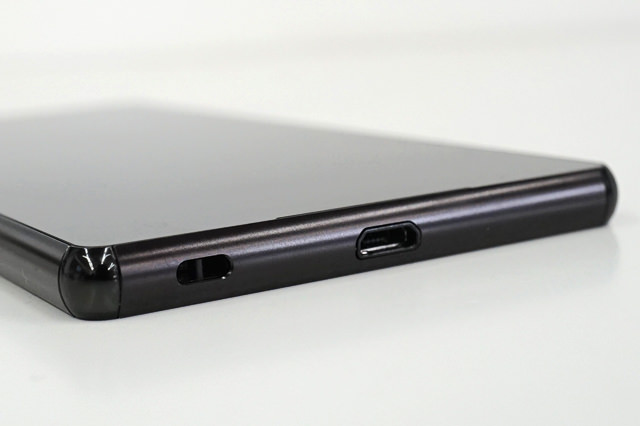 キャップレス防水になったMicroUSB端子
