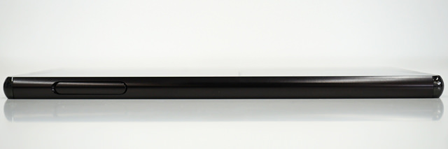 Xperia Z4の左側面