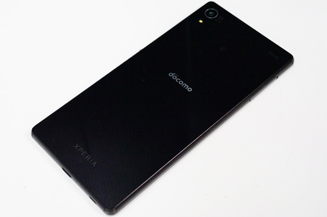 NTT docomo「Xperia Z4(SO-03G)」の背面