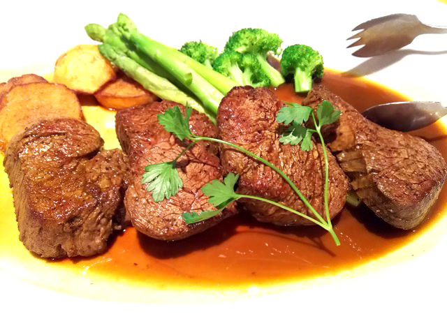 牛ヒレ肉。腹減ってきた・・・