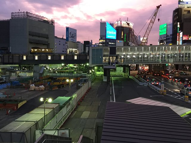 夜の渋谷駅周辺