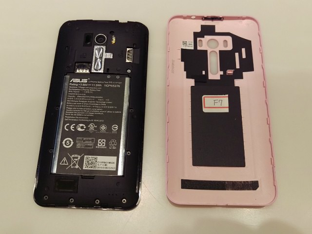 SIMスロットは2個搭載している