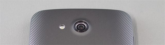 KYOCERA S301:メインカメラは背面ボディに搭載