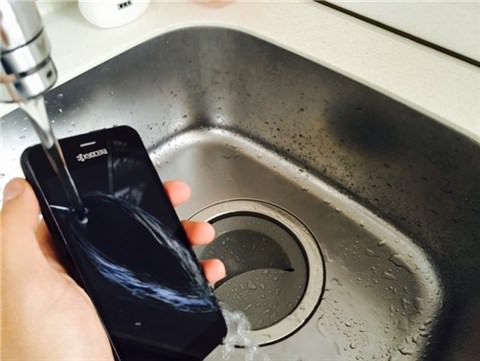 KYOCERA S301:防水性もバッチリ