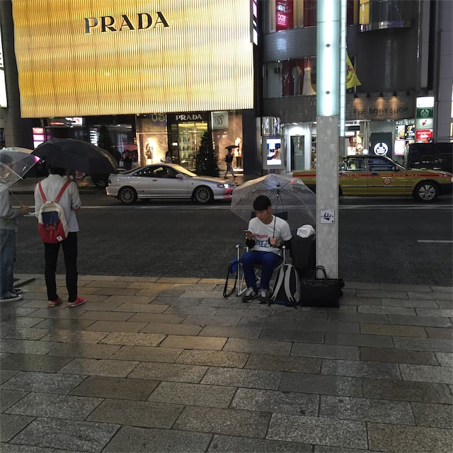 少しだけでいいので並ばせてください。。