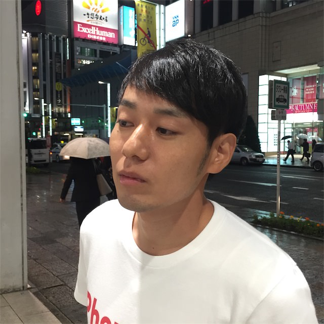 お店の中をのぞいてみる