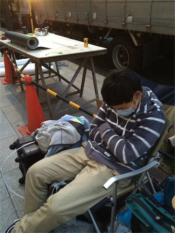 ぼくのすぐ横で工事が始まったときの一枚。この日の睡眠時間は1時間以下でした