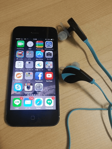 スマホと機器は近づけます