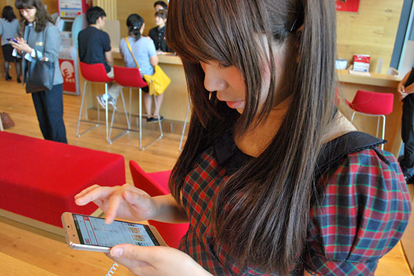 honor6を初めて触るないる