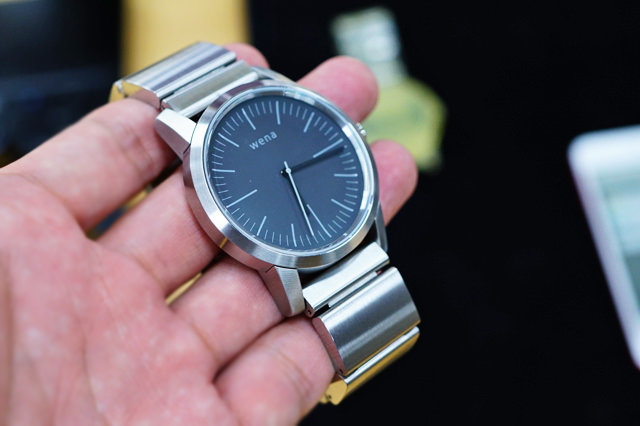 wena wrist:シンプルなデザイン