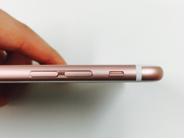 iPhone 6s 左側面