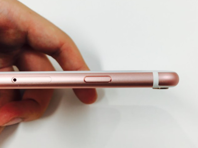 iPhone 6s 右側面