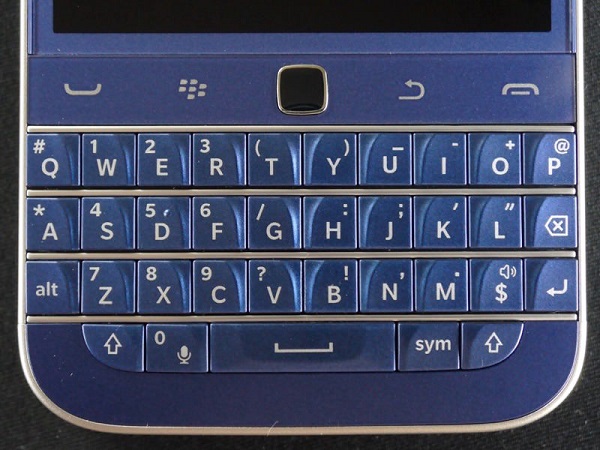 最大の特徴といってもよい物理QWERTYキーボード