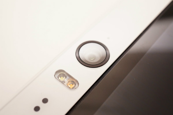 まるでメインカメラのようなインカメラ。これぞ自撮りスマホ!