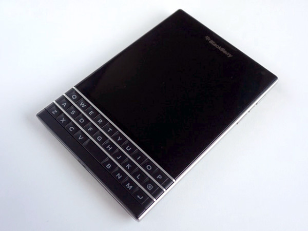 BlackBerry Passportのフロントパネル