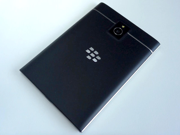BlackBerry Passportのリアパネル
