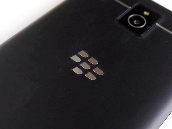 中心に輝くBlackBerryのロゴマーク