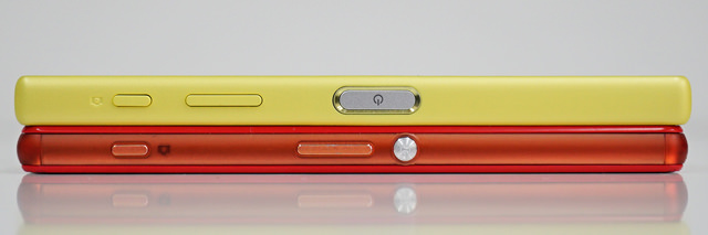 Xperia Z5 Compact(上)とXperia Z3 Compact(下)