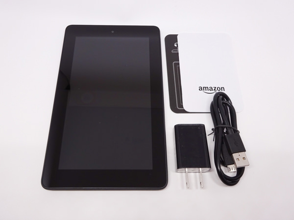 同梱品は本体、microUSBケーブル、ACアダプタなど