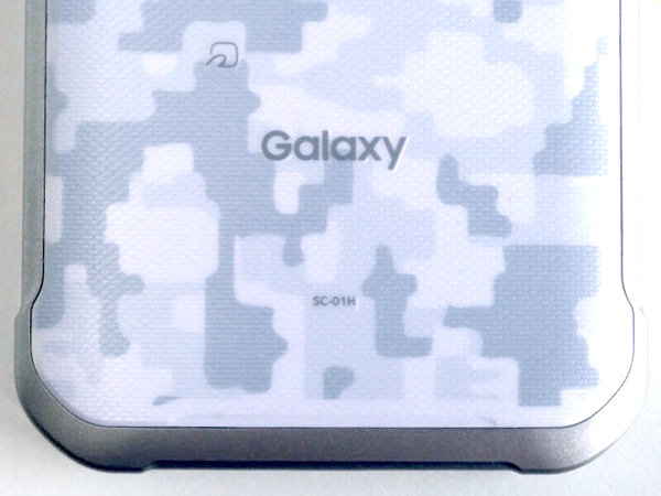 下の方にはおサイフケータイ(FeliCa)のタグとGalaxyのロゴ