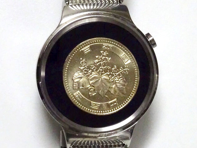500円硬貨より2〜3まわり大きいディスプレイ