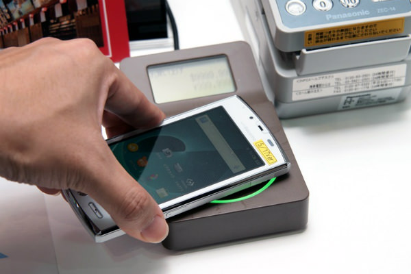 デートや接待での支払いもスマートに。現金払いで手間取る心配なし