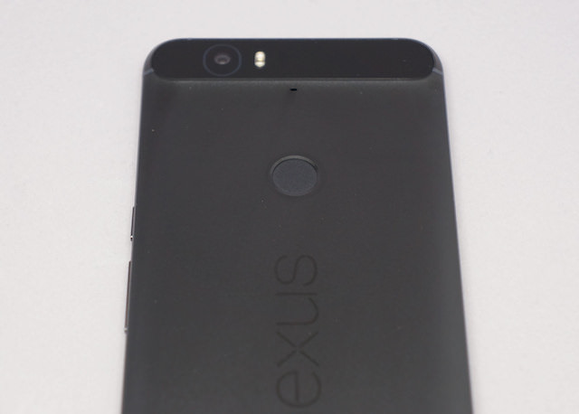 グラフファイトカラーの「Nexus 6P」